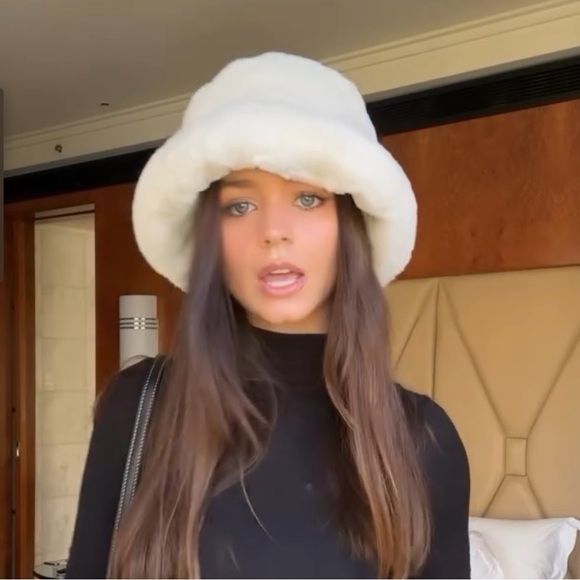 NWOT Zara Fuzzy Adjustable Bucket Hat in Cream OS - Picture 2 of 12